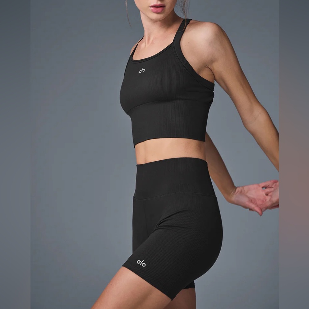 alo ribbed short